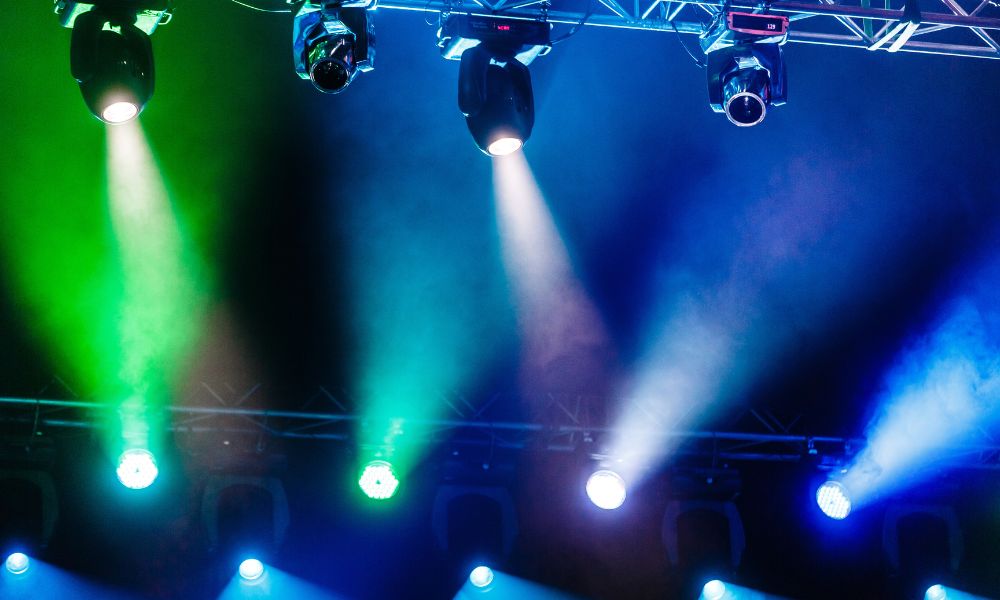 Using DMX Lights To Create an Intimate Concert Atmosphere