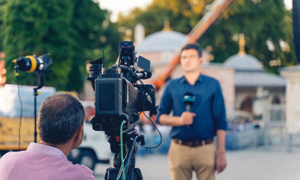 Things To Consider When Using a Teleprompter Outdoors